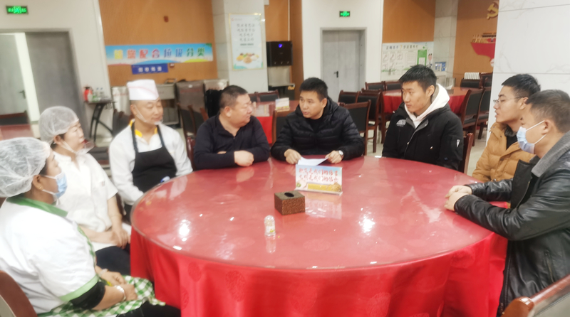 1638845020455039531.jpg 后勤保卫处组织食堂员工集体学习《中华人民共和国反食品浪费法》.jpg