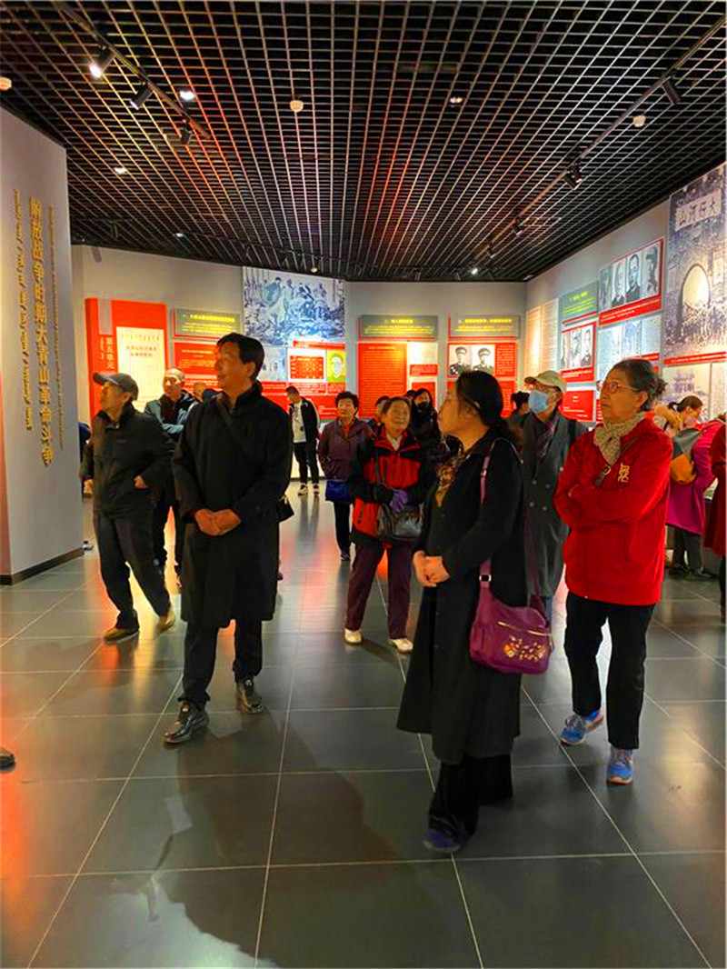 1634547315218080428.jpg 离退休照片2.jpg