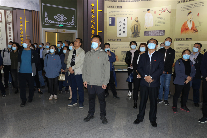 1619085386234007949.jpg 观展厅_副本.jpg