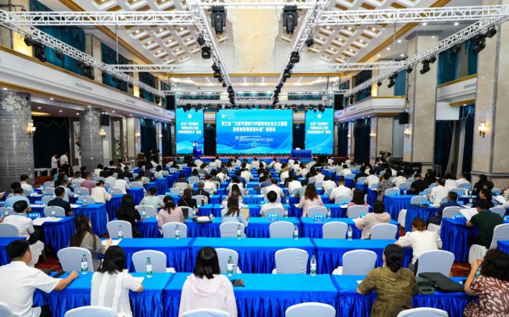 图片包含 建筑, 室内, 人, 大描述已自动生成