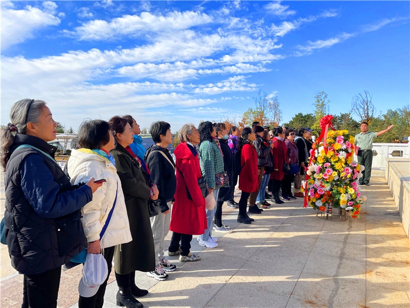1634547354828003717.jpg 离退休照片1.jpg