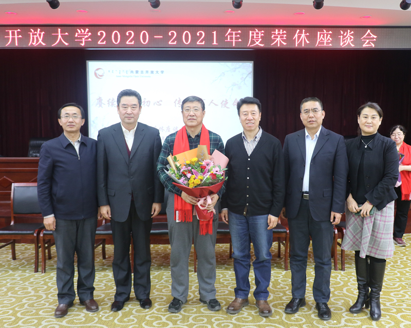 1640854871719033892.jpg 合影2.jpg