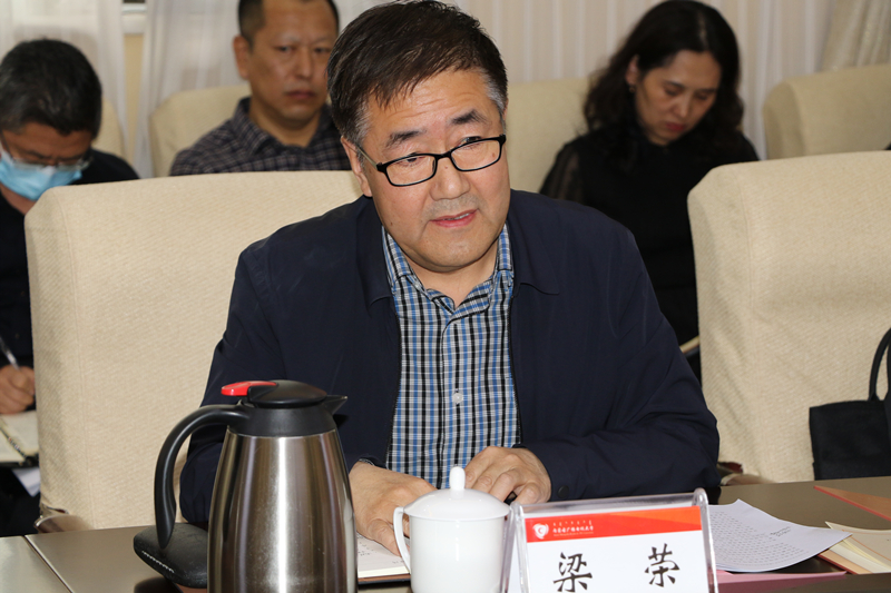 梁校长.jpg