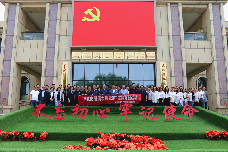 1624615155812046815.jpg 合影2.jpg