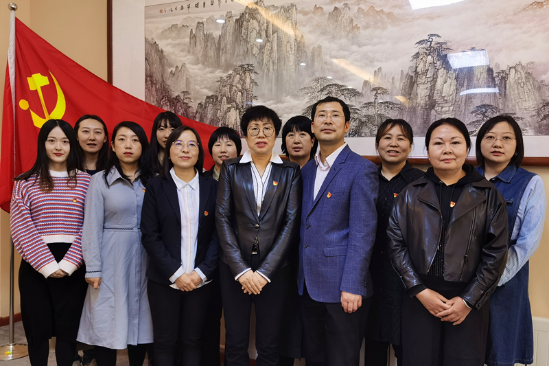 1618992292500055239.jpg 马院专兼职教师照片_副本.jpg