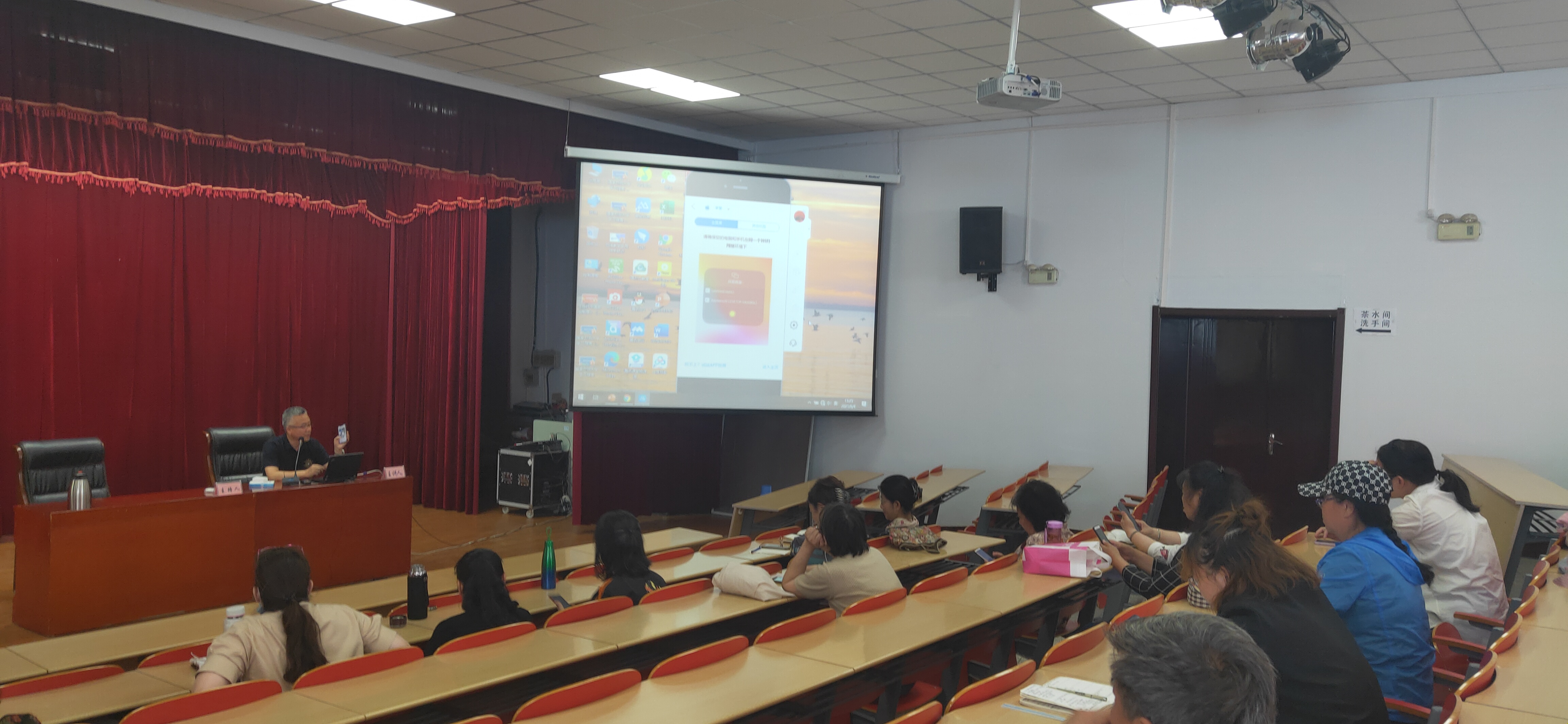 1623143084390081261.jpg 老年开放学院.jpg